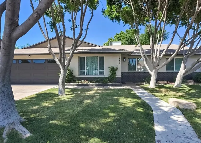 Remodel W Sparkling Pool And Game Tempe