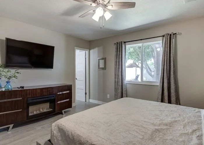 Holiday home Remodel W Sparkling Pool And Game *