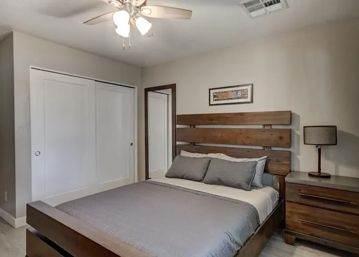 Remodel W Sparkling Pool And Game * Tempe