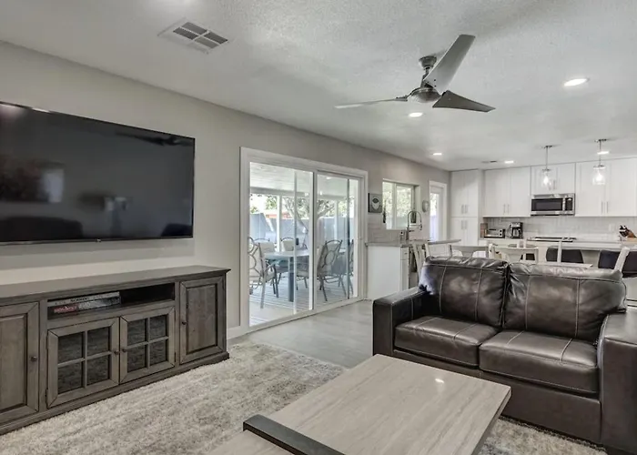 Remodel W Sparkling Pool And Game * Tempe