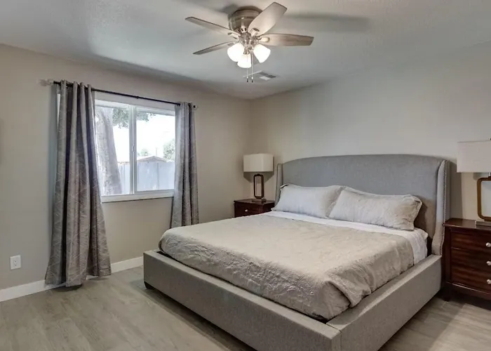 Holiday home Remodel W Sparkling Pool And Game Tempe