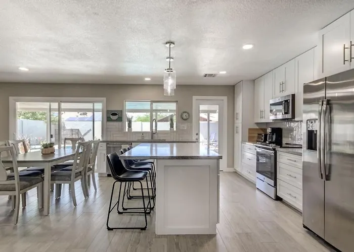 Holiday home Remodel W Sparkling Pool And Game *