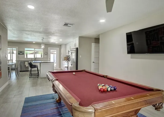 Remodel W Sparkling Pool And Game *