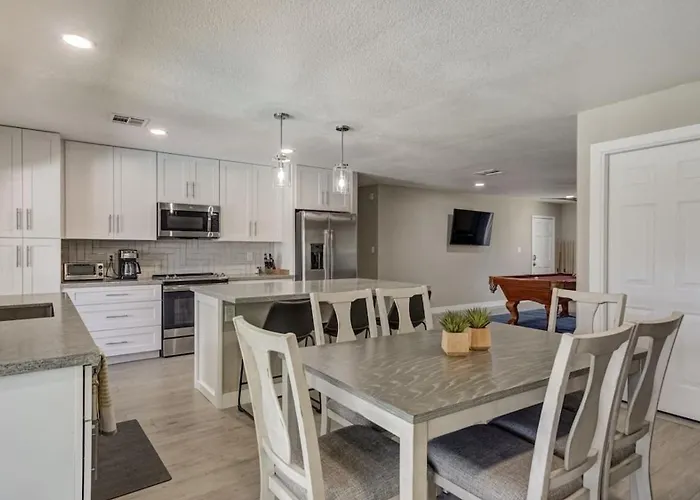 Holiday home Remodel W Sparkling Pool And Game