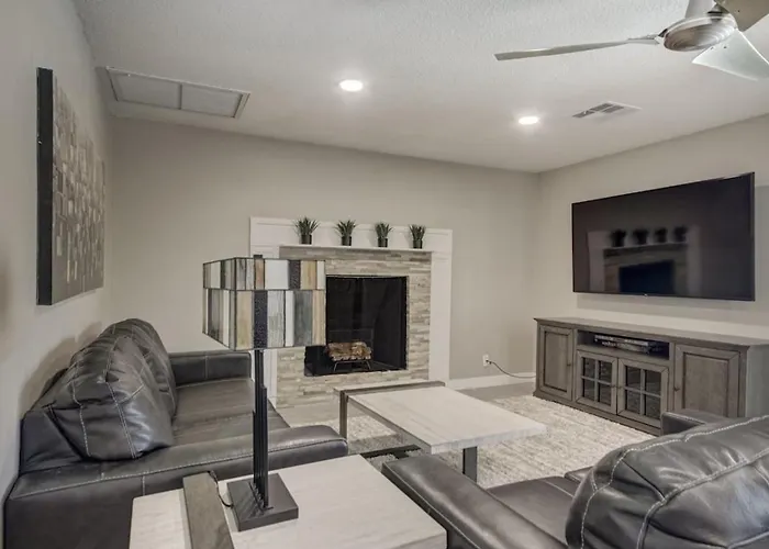 Remodel W Sparkling Pool And Game Holiday home Tempe