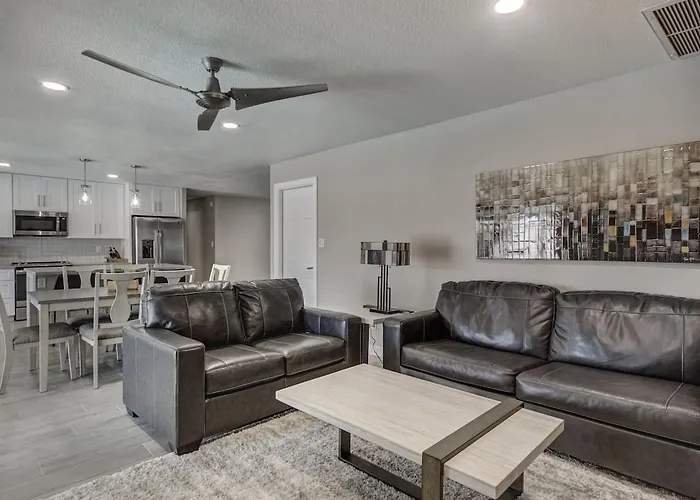 Holiday home Remodel W Sparkling Pool And Game *